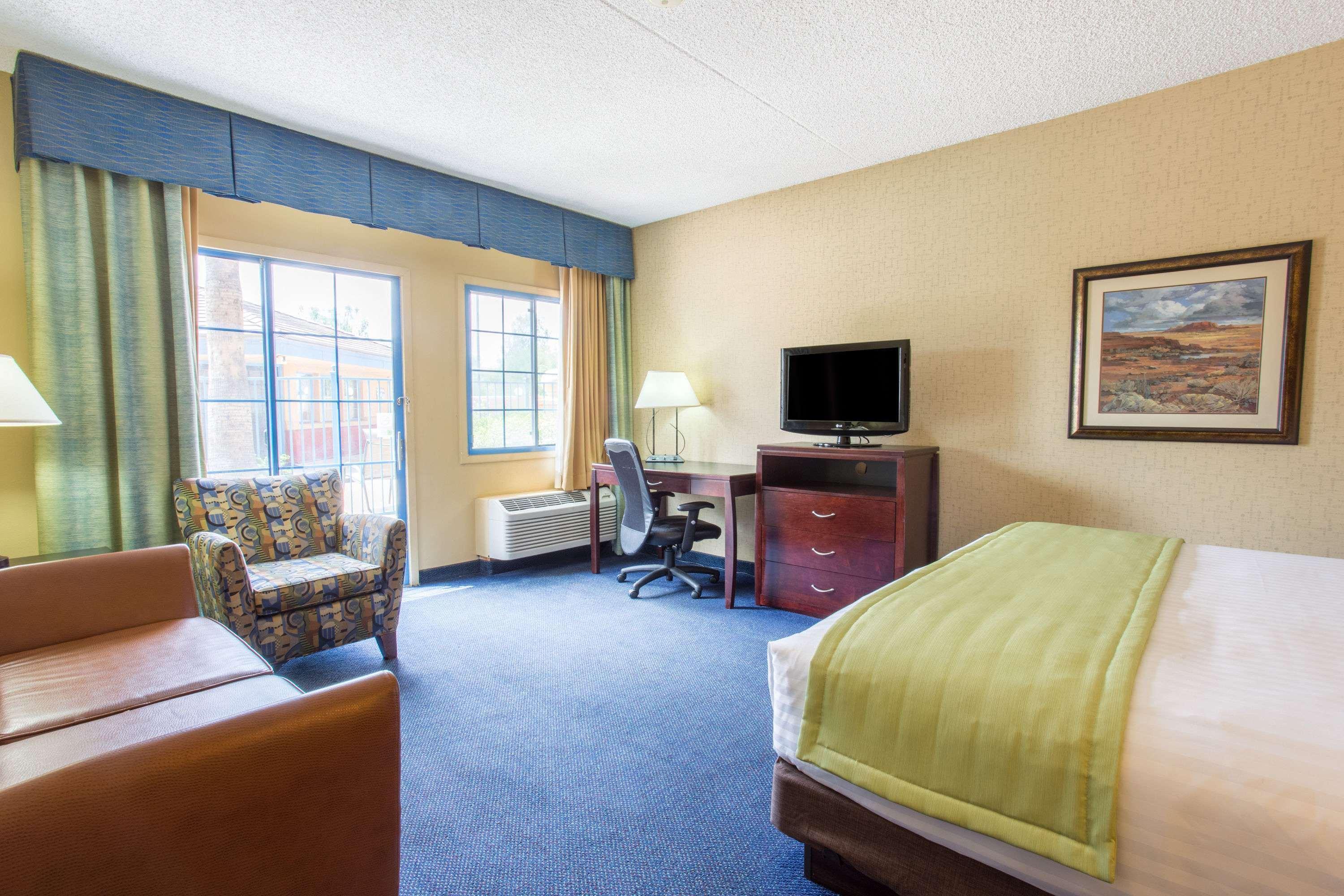 Days Inn & Suites By Wyndham Mesa Near Phoenix Ngoại thất bức ảnh