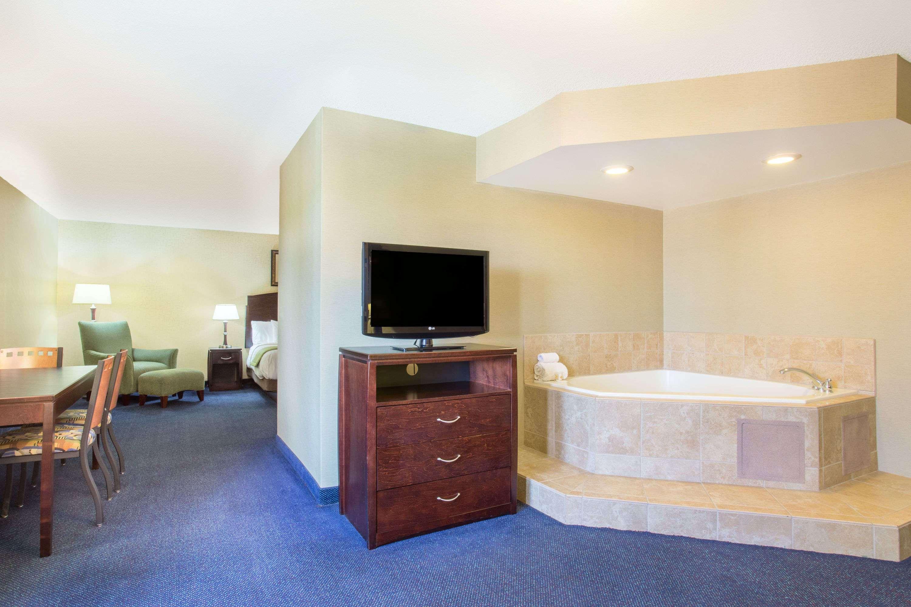 Days Inn & Suites By Wyndham Mesa Near Phoenix Ngoại thất bức ảnh