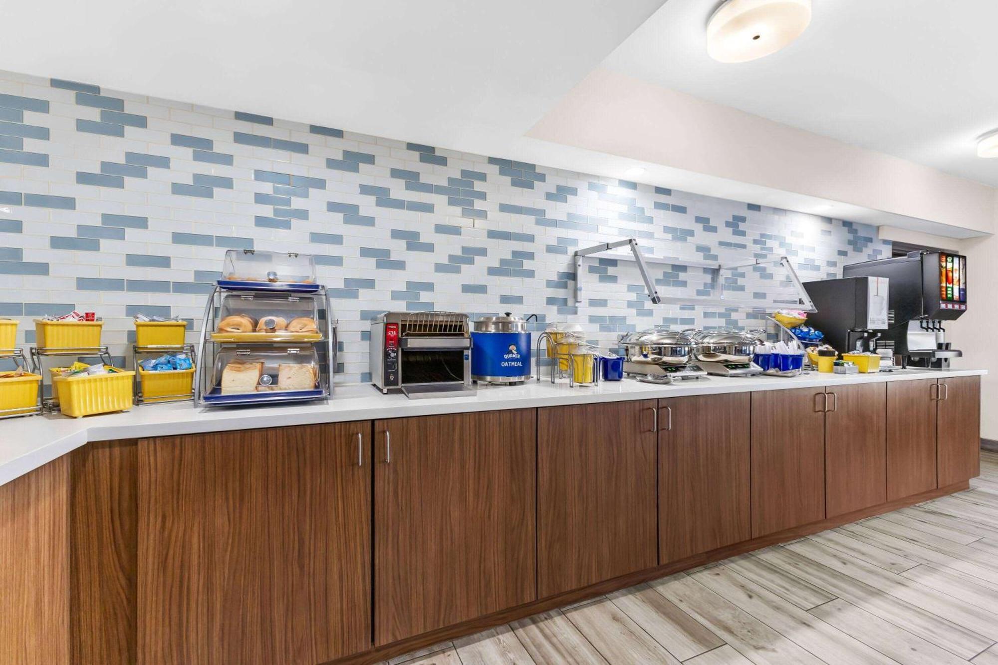 Days Inn & Suites By Wyndham Mesa Near Phoenix Ngoại thất bức ảnh