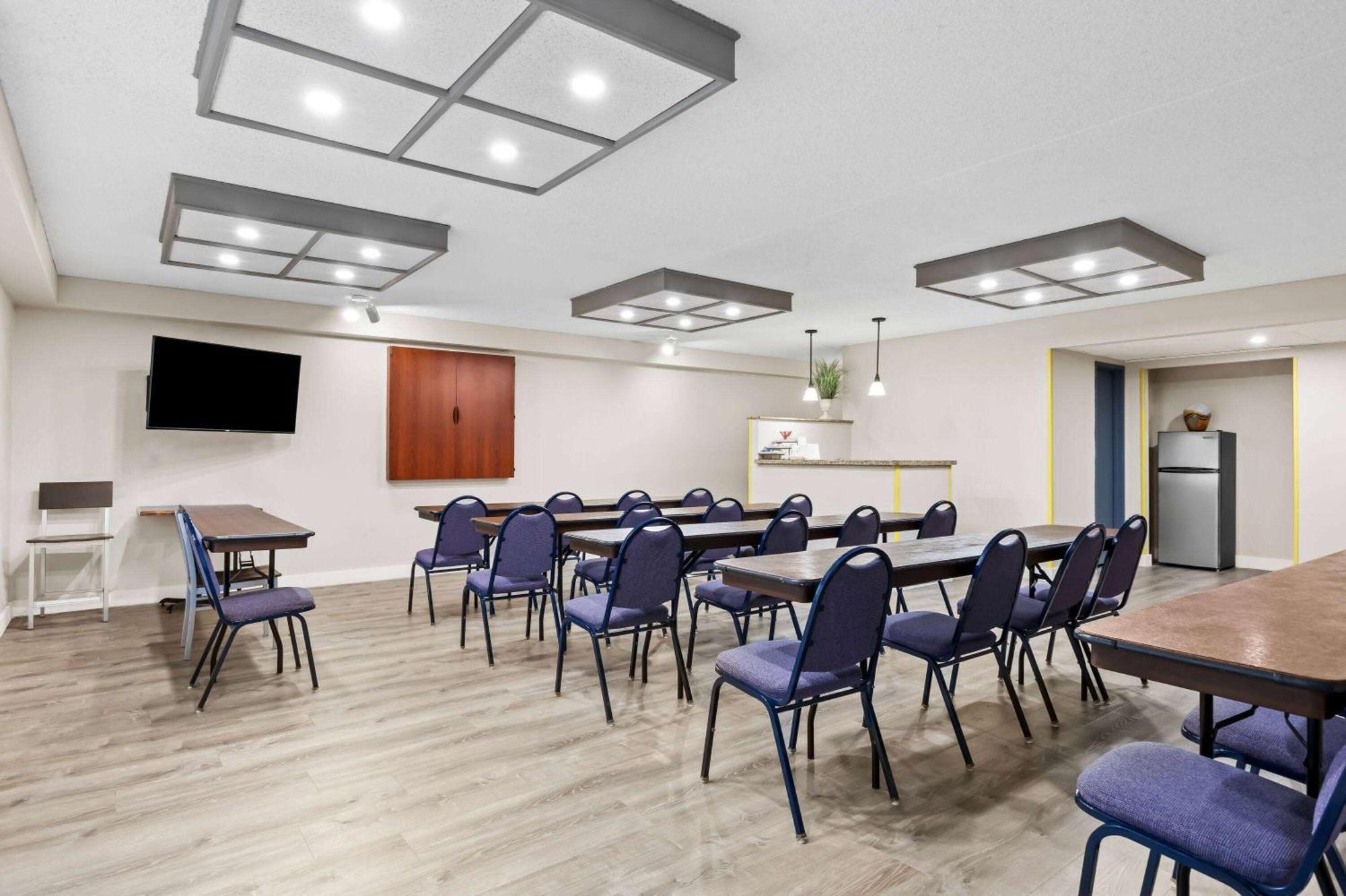 Days Inn & Suites By Wyndham Mesa Near Phoenix Ngoại thất bức ảnh