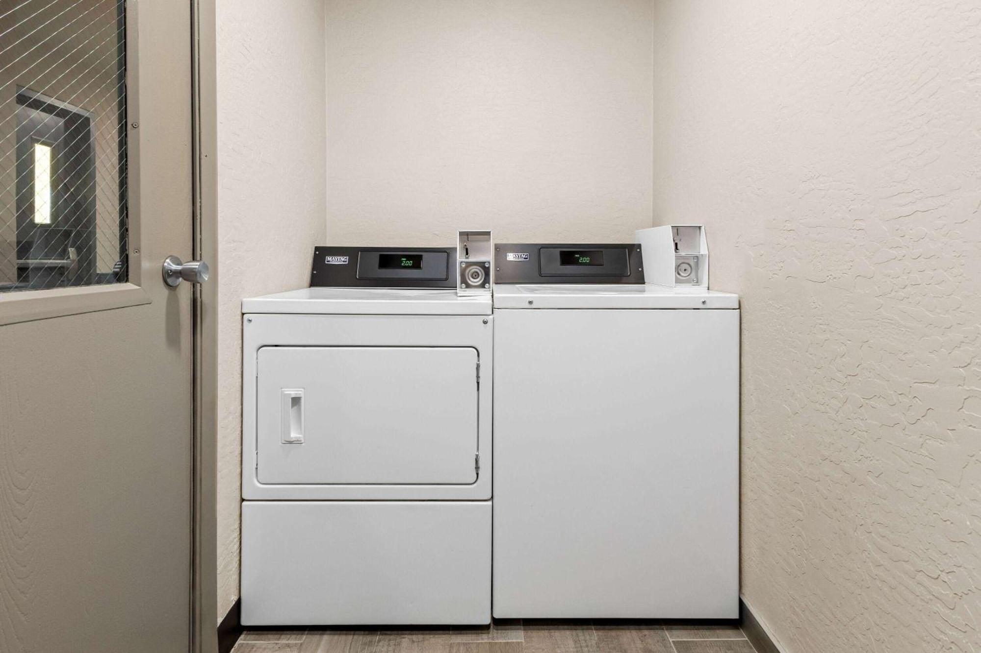 Days Inn & Suites By Wyndham Mesa Near Phoenix Ngoại thất bức ảnh