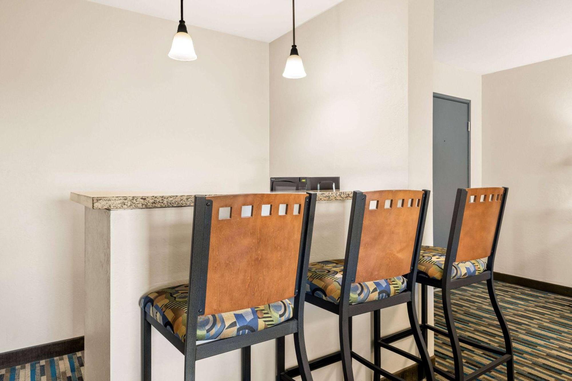 Days Inn & Suites By Wyndham Mesa Near Phoenix Ngoại thất bức ảnh
