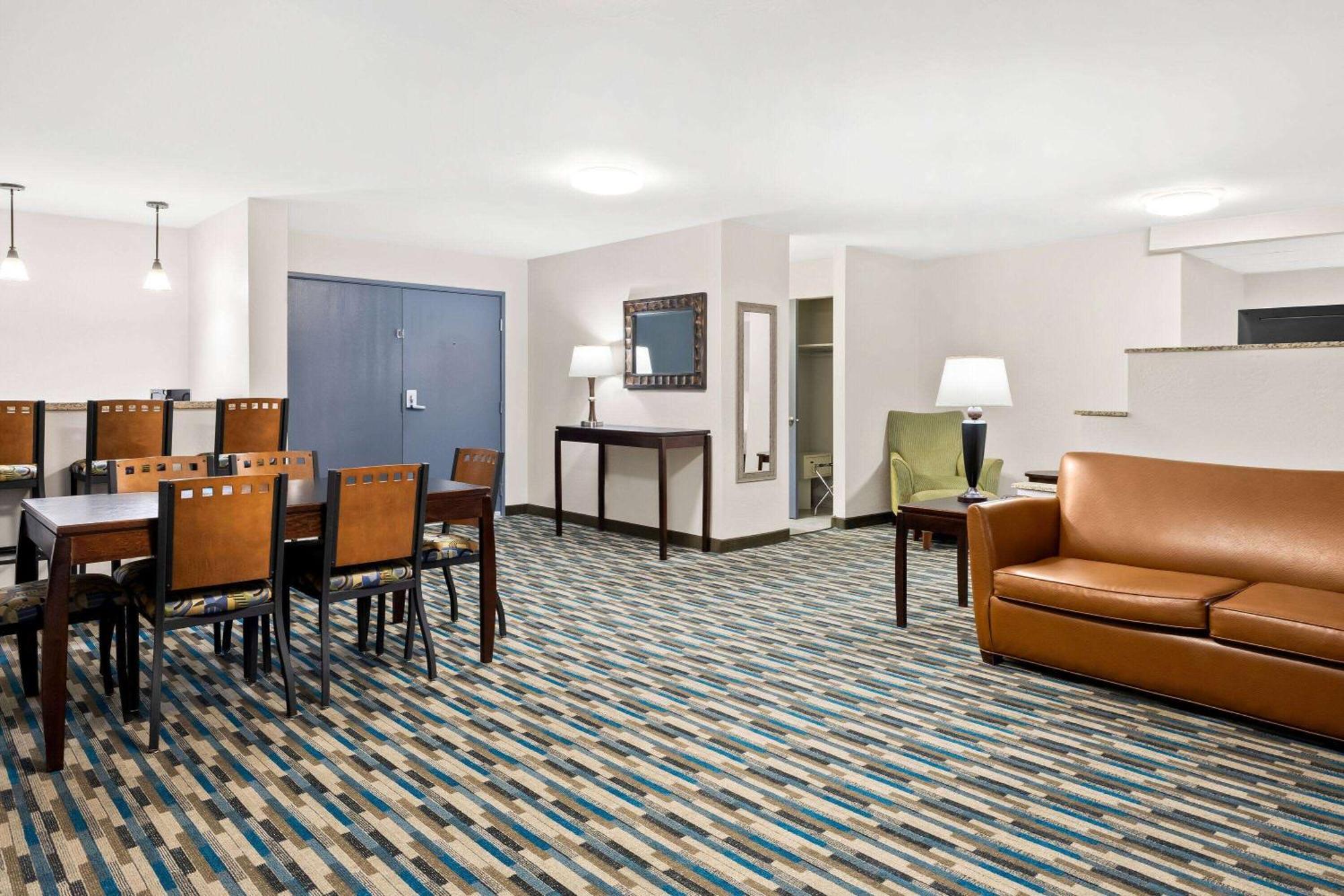 Days Inn & Suites By Wyndham Mesa Near Phoenix Ngoại thất bức ảnh