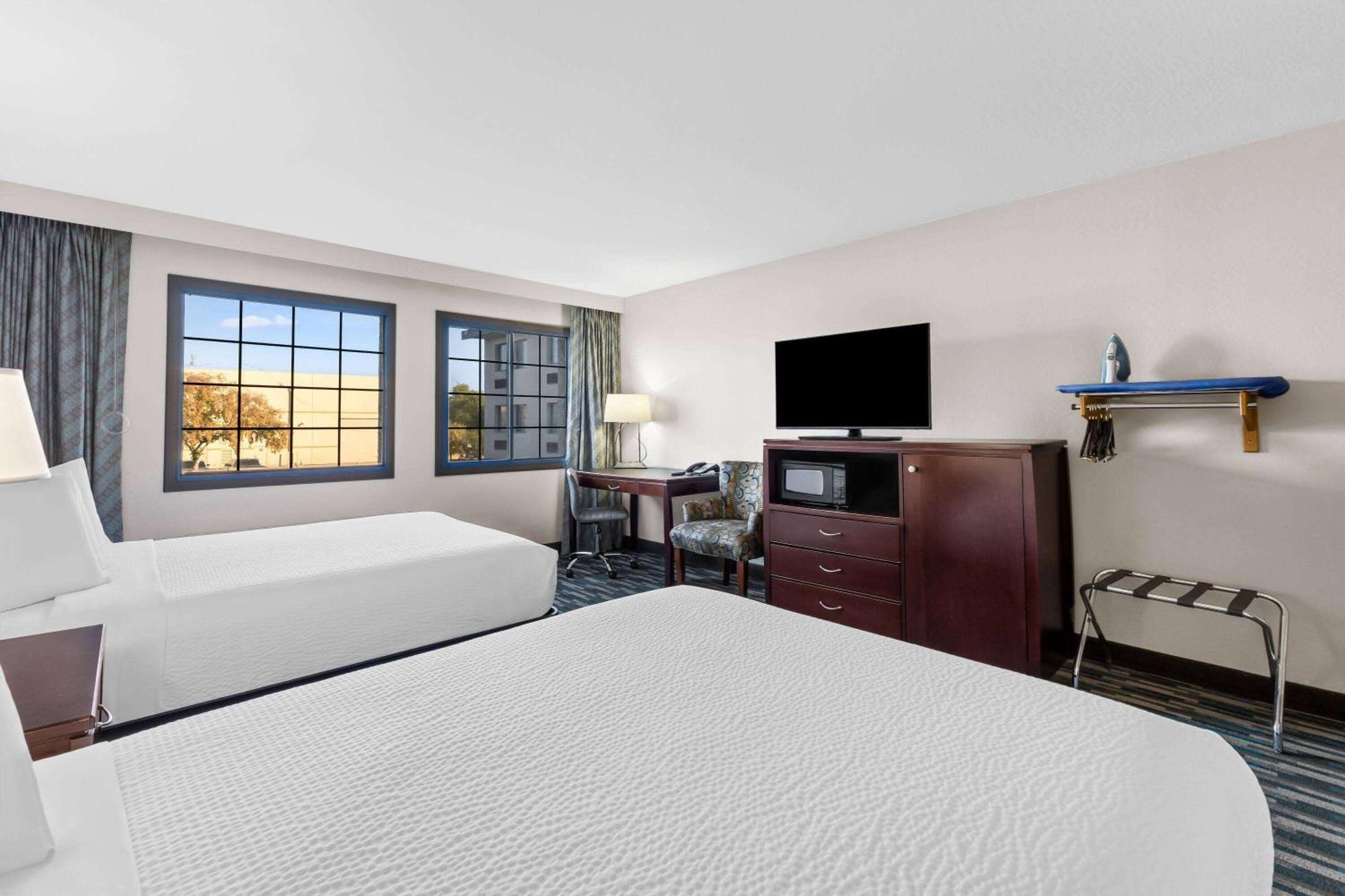 Days Inn & Suites By Wyndham Mesa Near Phoenix Ngoại thất bức ảnh