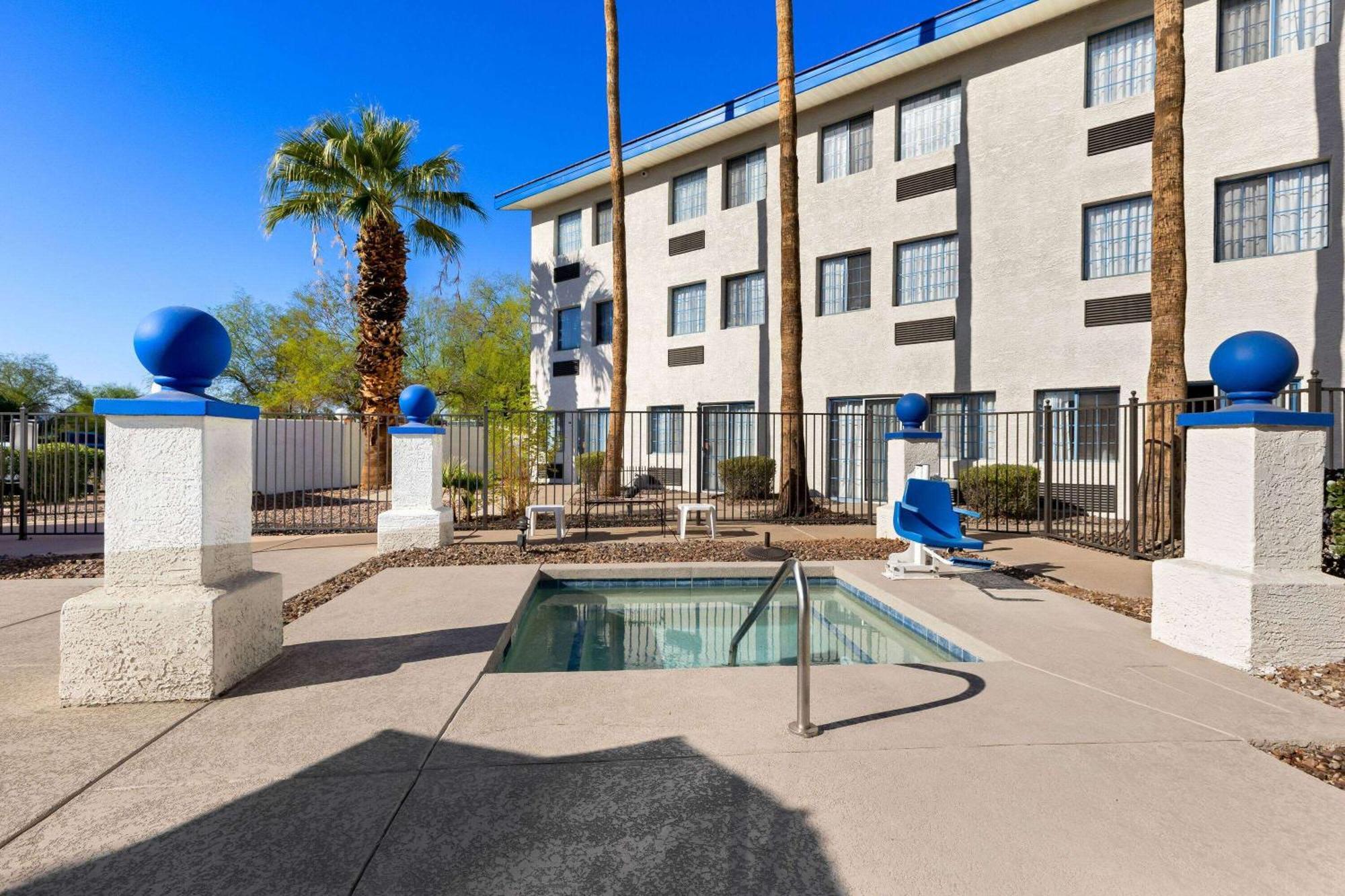 Days Inn & Suites By Wyndham Mesa Near Phoenix Ngoại thất bức ảnh