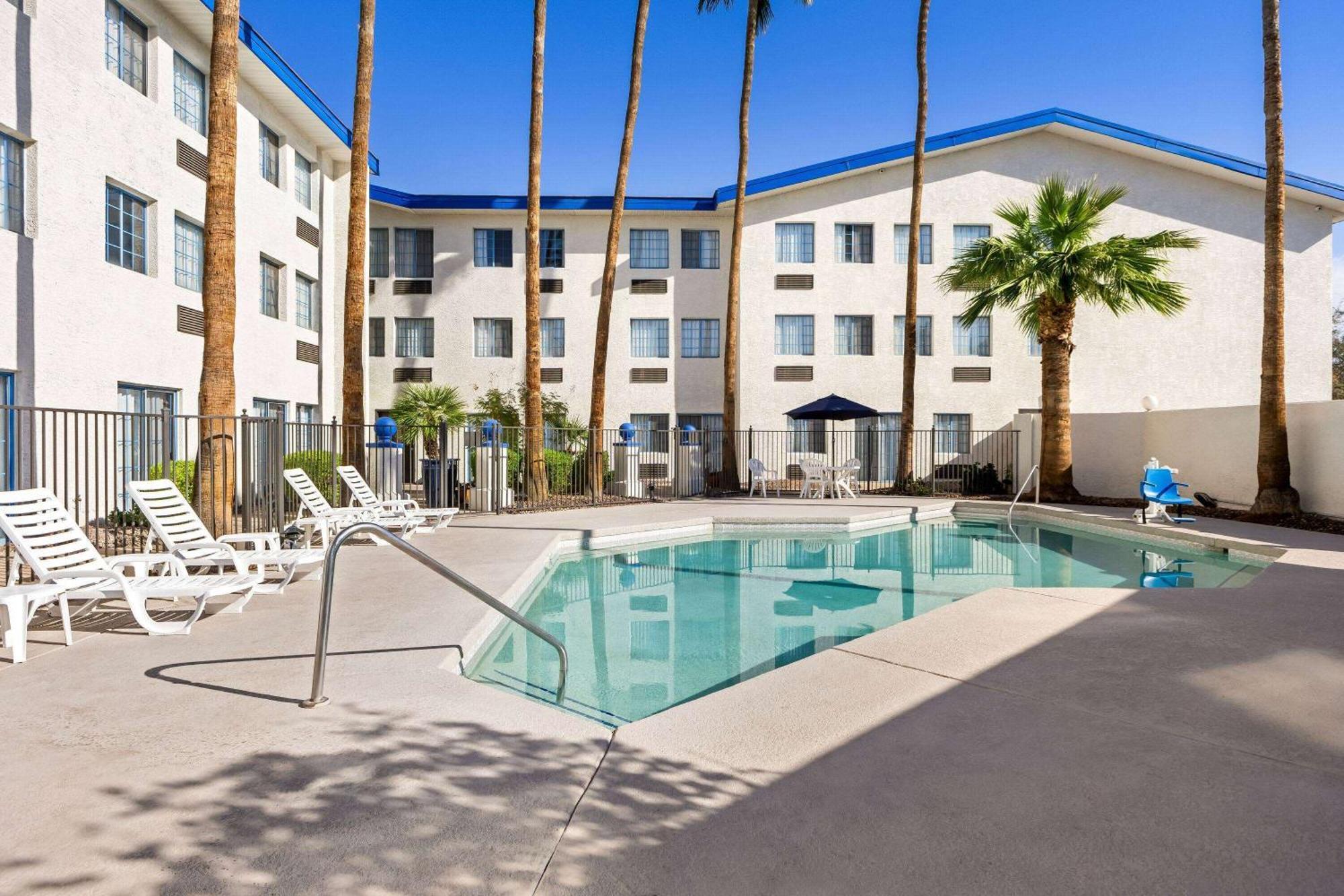 Days Inn & Suites By Wyndham Mesa Near Phoenix Ngoại thất bức ảnh