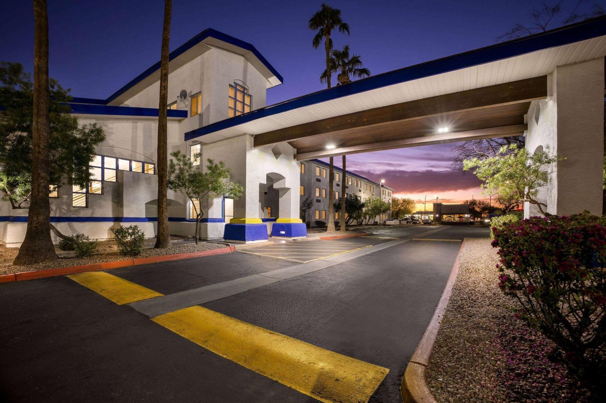 Days Inn & Suites By Wyndham Mesa Near Phoenix Ngoại thất bức ảnh